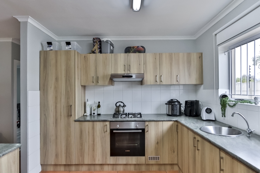 To Let 3 Bedroom Property for Rent in Somerset Ridge Western Cape